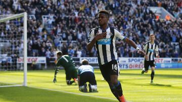 Rolando Aarons fue detenido tras protagonizar una pelea en un club nocturno.