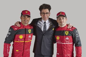 Carlos Sainz, Mattia Binotto y Charles Leclerc.