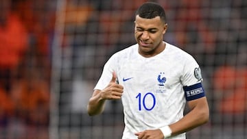 Mbappé, anomalía dorsal