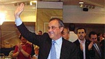 Florentino saludando