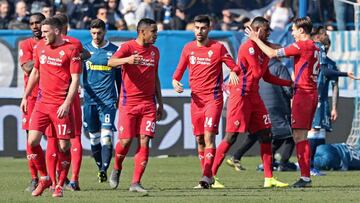 Jugadores de la Fiorentina celebrando un gol ante SPAL por Serie A.