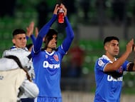 Futbol, Universidad de Chile vs Cobresal.
Octavos de final, Copa Chile 2022.
El jugador de Universidad de Chile Daniel Navarrete, izquierda, es fotografiado durante el partido de vuelta de los octavos de final de la Copa Chile contra Cobresal disputado en el estadio Elias Figueroa de Valparaiso, Chile.
22/08/2022
Andres Pina/Photosport
Football, Universidad de Chile vs Cobresal.
Round of 16, 2022 Copa Chile Championship.
Universidad de Chile's player Daniel Navarrete, left, is pictured during the second leg match of the round of sixteen of the Copa Chile Championship against Cobresal held at the Elias Figueroa stadium in Valparaiso, Chile.
22/08/2022
Andres Pina/Photosport