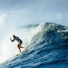 ¿Son los surfistas los deportistas de élite que menos compiten?