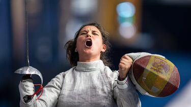 Araceli Navarro celebra su bronce mundial en El Cairo.