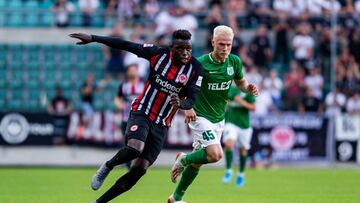 A la izquierda, el jugador del Eintracht de Frankfurt, Danny da Costa, el pasado jueves, en el partido de la segunda ronda de la Europa League ante el FC Flora Tallinn.