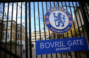 'Brovil Gate', una de las entradas de Stamford Bridge, cerrada tras la suspensión de la Premier.