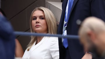 Comments on the White House press secretary’s before-and-after looks range from glowing praise to harsh criticism.