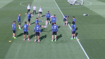 Ya empieza a ser costumbre: balón de Cristiano a la prensa