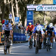 Jakobsen deja con la miel en los labios a Gaviria en Tirreno