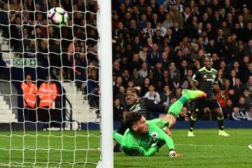 0-1. Michy Batshuayi anotó primer gol.