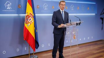 El presidente del PP y candidato a la Presidencia de España, Alberto Núñez Feijóo, ofrece una rueda de prensa, en el Congreso de los Diputados, a 22 de agosto de 2023, en Madrid (España). Esta rueda de prensa ha tenido lugar después de una reunión con el Rey Felipe en el Palacio de la Zarzuela. El monarca inició ayer, 21 de agosto, su ronda de consultas para designar candidato a la investidura de la Presidencia del país, y por primera vez tiene que elegir entre dos aspirantes que se postulan para asumir el encargo: el candidato del PP, que se reivindica como ganador de los comicios del 23 de julio, y el socialista, que se considera el único capaz de sumar apoyos para superar la votación en el Congreso. En la ronda de contactos, que termina hoy, participan siete formaciones porque otras cuatro han declinado a acudir.
22 AGOSTO 2023;REY;INVESTIDURA;ELECCIONES;ASPIRANTES;PRESIDENCIA;PRESIDENTE;PAÍS;GOBIERNO
Alejandro Martínez Vélez / Europa Press
22/08/2023