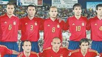 <B>EL ONCE INICIAL DE LA ÚLTIMA PRUEBA</B>. Casillas, Helguera, Marchena, Baraja, Morientes, Albelda, Luque, Etxebe, Bravo, Raúl y Puyol.