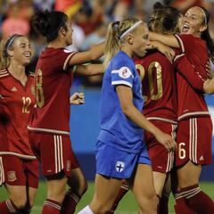 España vence a Finlandia y sella el pleno de victorias