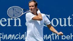 Medvedev earns redemption as he advances to Cincy semi-finals