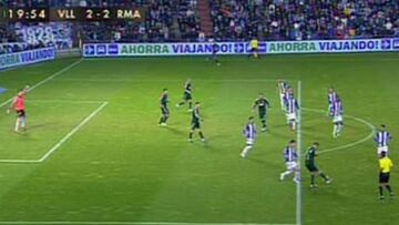 Ramos, en el centro de la imagen, en posici&oacute;n correcta cuando recibe el bal&oacute;n de Benzema.