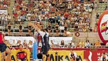 <b>INTENSIDAD.</b> Grecia no dio tregua. España tuvo que superar las dudas del primer set para sacar adelante el encuentro en la primera jornada.