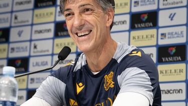 SAN SEBASTIÁN, 25/04/2024.- El entrenador de la Real Sociedad, Imanol Alguacil, durante su comparecencia este jueves en San Sebastián, previa al partido que acogerá mañana el Reale Arena en la 33ª jornada de LaLiga EA Sports entre Real Sociedad y Real Madrid. EFE/Javier Etxezarreta