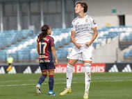 La delantera del Real Madrid Paula Comendador celebra un gol.