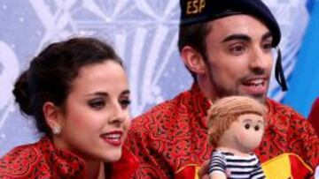 Sara Hurtado y Adria Diaz, patinadores espa&ntilde;oles en Sochi 2014.