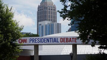 Let’s face it, it’s going to be a long 90 minutes. Whether you support one or the other, having a couple drinks will make the first presidential debate more enjoyable.