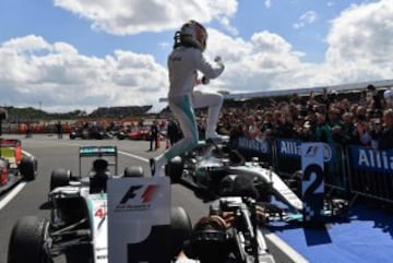 Lewis Hamilton gana por delante de Nico Rosberg y Max Verstappen.