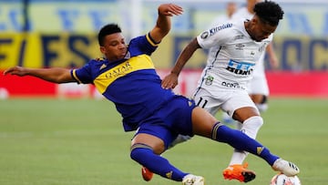 Soccer Football - Copa Libertadores - Semi Final - First Leg - Boca Juniors v Santos - La Bombonera, Buenos Aires, Argentina - January 6, 2021 Santos&#039; Marinho in action with Boca Juniors&#039; Frank Fabra Pool via REUTERS/Agustin Marcarian