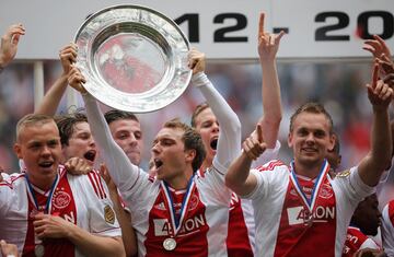 En su paso por el Ajax ha ganado una Copa de Holanda, una Supercopa de Holanda y tres Eredivise, además de numerosas distinciones individuales.