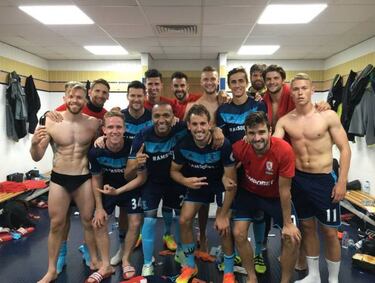 La foto publicada por Stuani cuenta con el protagonismo del posado 'erótico' de Clayton