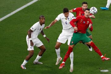 Presnel Kimpembe, Raphael Varane, Cristiano Ronaldo y Joao Moutinho.