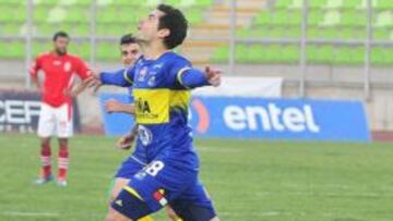 Ezequiel Miralles aseguró el triunfo de Everton.