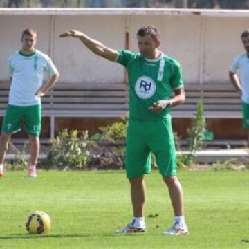 Djukic se reencuentra esta tarde con el Valencia, donde jugó y entrenó.