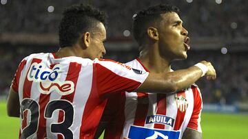 Rafael Pérez celebra una anotación ante Defensa y Justicia de Argentina