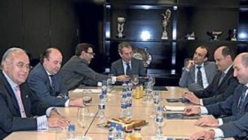 <b>REUNIÓN DEL CONSEJO. </b>La directiva del Valencia se reunió ayer en la sede del club.