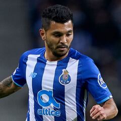 Tecatito Corona busca salir del Porto en enero