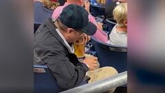 7M de visitas en 12 horas: ¡mezcló su comida en un vaso de cerveza!