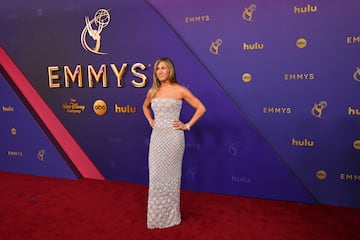 Jennifer Aniston durante la alfombra roja de los premios Emmys 2024 celebrados en el teatro Peacock de Los Ángeles.