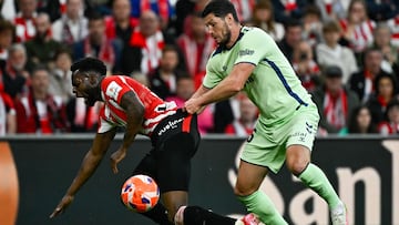 Las Palmas' Scottish defender #15 Scott McKenna (R) tugs on Athletic Bilbao's Spanish forward #09 Inaki Williams during the Spanish league football match between Athletic Club Bilbao and UD Las Palmas at the San Mames stadium in Bilbao, on April 23, 2025. (Photo by ANDER GILLENEA / AFP)