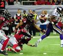 Adrian Peterson tumba a unos insulsos Falcons