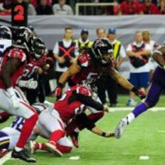Adrian Peterson tumba a unos insulsos Falcons