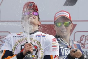 Marc Marquez y Jorge Lorenzo en el podio del Gran Premio de la Comunidad Valenciana disputado en el Circuito Ricardo Tormo en Cheste