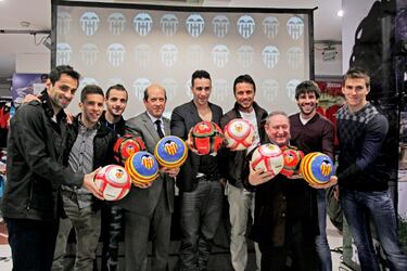 PESE A SER DE SUS ÚLTIMOS AÑOS, ESPAÑETA TAMBIÉN FUE ACOGIDO POR LA PLANTILLA CHE FORMADA POR GUAITA, SOLDADO, JONAS, ALBELDA ETC.