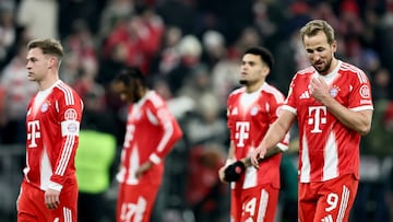 MUNICH (Germany), 24/01/2026.- Players of Munich after losing the German Bundesliga soccer match between FC Bayern Munich and FC Augsburg in Munich, Germany, 24 January 2026. (Alemania) EFE/EPA/RONALD WITTEK CONDITIONS - ATTENTION: The DFL regulations prohibit any use of photographs as image sequences and/or quasi-video.