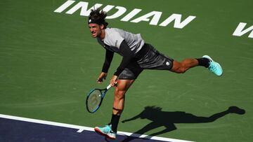 Feliciano L&oacute;pez ejecuta un saque en Indian Wells.