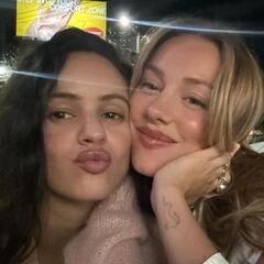 Rosalía y Ester Expósito, juntas en Los Ángeles: “Tuya”