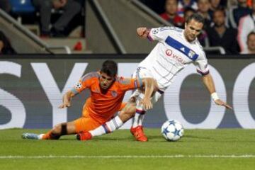 Jeremy Morel con Joao Cancelo.