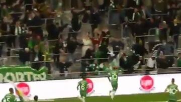 ?Jugador sueco marc車 un golazo y festej車 tomando cerveza!