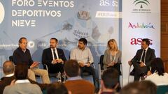 Antonio Fern&aacute;ndez, Jer&oacute;nimo Palos, Mar&iacute;a Jos&eacute; L&oacute;pez, Ignacio Valenzuela y Juan Antonio Guti&eacute;rrez, en el Foro Eventos Deportivos de nieve en Sierra Nevada.