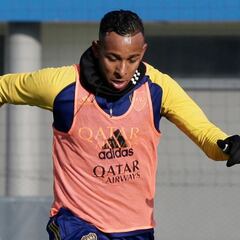 Izquierdoz desmiente problemas del plantel de Boca con Villa