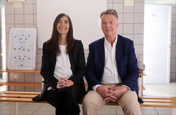 María Blasco, directora del Centro Nacional de Investigaciones Oncológicas (CNIO), y Louis van Gaal.


