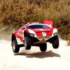 Una avería deja KO a Sainz y Laia